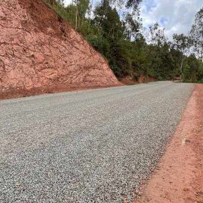 Réalisation d’enduits superficiels avec épandeuses, gravillonneurs et enduiseurs CTP Constructeur