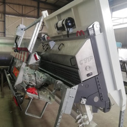 Livraison d’un gravillonneur à l’Etranger fabricant d’engins de chantier-entretien des routes-centrales de graves-logiciels de dosage et pilotage-entretien de la voirie-emulsion de bitume-fournisseur d’equipements de chantier