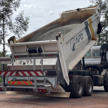 Mise en service d'un gravillonneur en Afrique