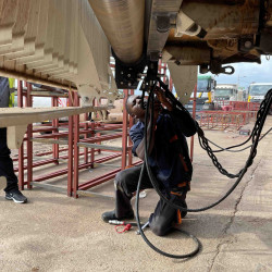 Montage d'un gravillonneur sur le site du client à l'Etranger